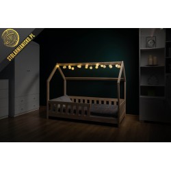 Łóżko domek nielakierowane z materacem i światełkami 80cm x 160cm